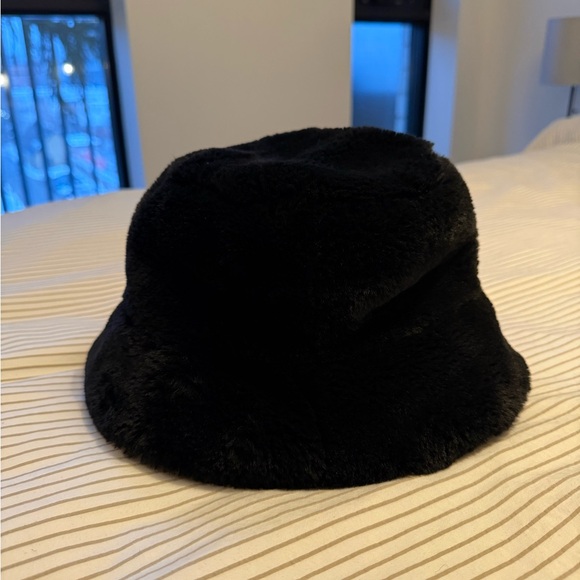 H&M Black Faux Fur Hat - Picture 2 of 5